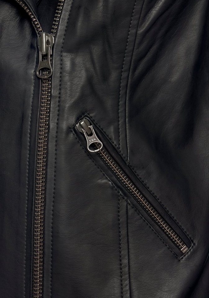 LASCANA Lederimitatjacke mit Bikerdetails, Steppungen und Reißverschlusstaschen Übergangsjacke, kurze Bikerjacke, Kunstlederjacke, figurbetont – Bild 5 von 5