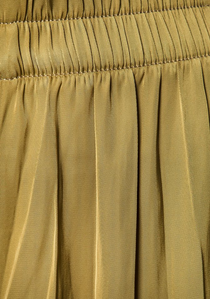 LASCANA Palazzohose mit weiten, plissierten Hosenbeinen mit Plisseefalten, leichte Satinqualität, luftige Sommerhose, elegant – Bild 5 von 5