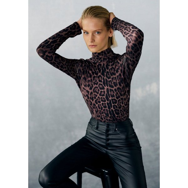 LASCANA Rollkragenshirt mit Animalprint, Jerseyshirt, modisches Basic