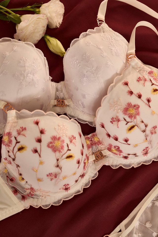 LASCANA Schalen-BH, BH mit Bügel, Spitzen-BH mit zarter Blumen-Stickereispitze, sexy Dessous, große Größen – Bild 5 von 5