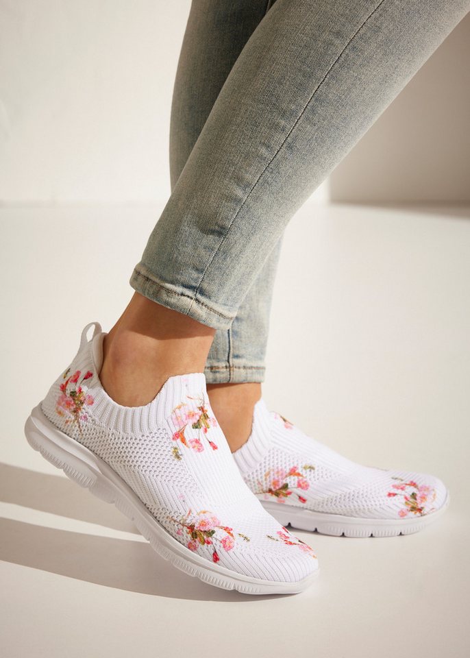 LASCANA Slip-On-Sneaker, Slipper, Textilschuh, Freizeitschuh, Sneaker zum Reinschlüpfen mit elegant blumigem Muster VEGAN – Bild 2 von 5