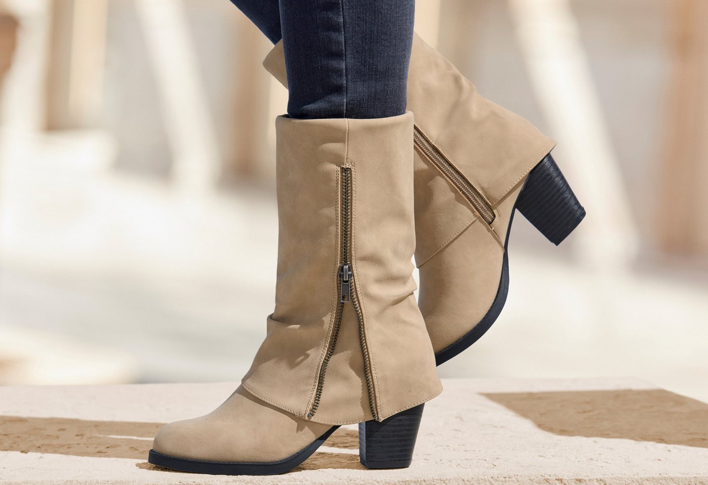 LASCANA Stiefelette, Boots, Cowboy-Stiefel, Stiefel NEU mit Blockabsatz und modischem Zierreißverschluss – Bild 2 von 5