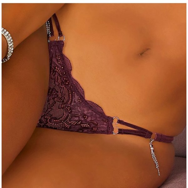 LASCANA String mit extravaganten Glitzeraccessoires