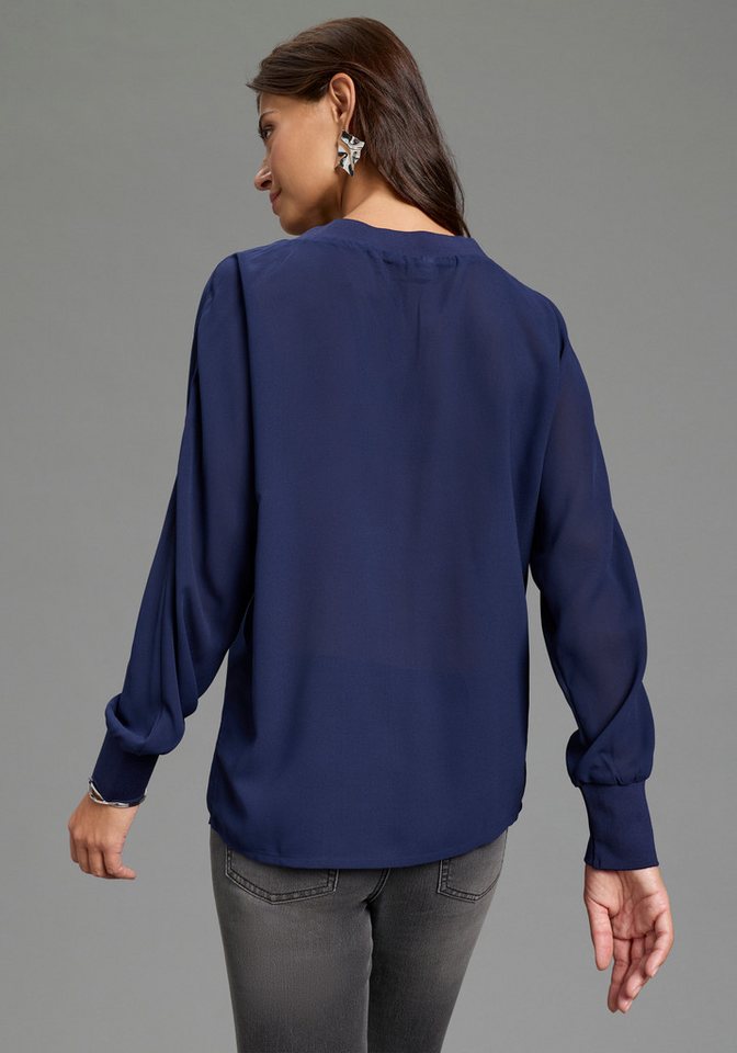Laura Scott Chiffonbluse leicht transparent, mit Fledermaus-Ärmeln, und V-Ausschnitt – Bild 2 von 5