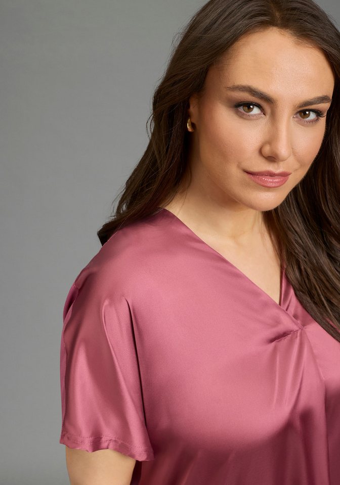 Laura Scott CURVE Satinbluse Große Größen figurumspielende Passform, mit Falteneinsatz vorne, V-Ausschnitt – Bild 3 von 5