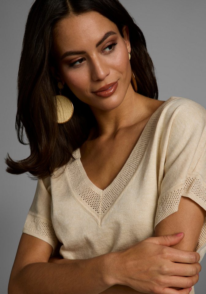 Laura Scott Kurzarmpullover im sommerlichen Tshirt Schnitt mit dezentem Ajourmuster als Ausschnitt-Detail – Bild 3 von 5