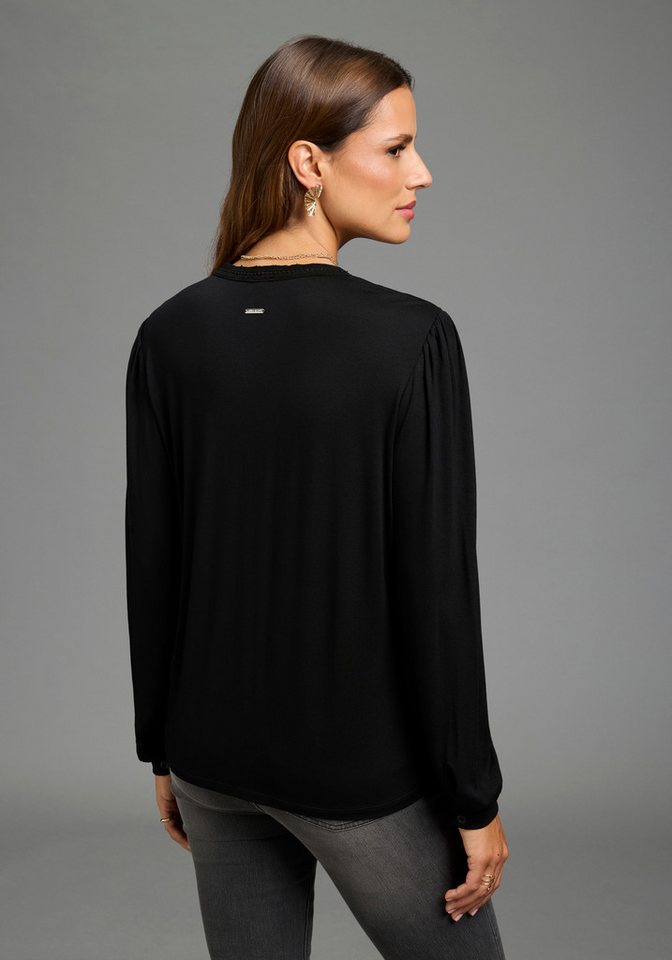 Laura Scott Spitzenshirt mit V-Ausschnitt, figurumspielende Passform – Bild 2 von 5