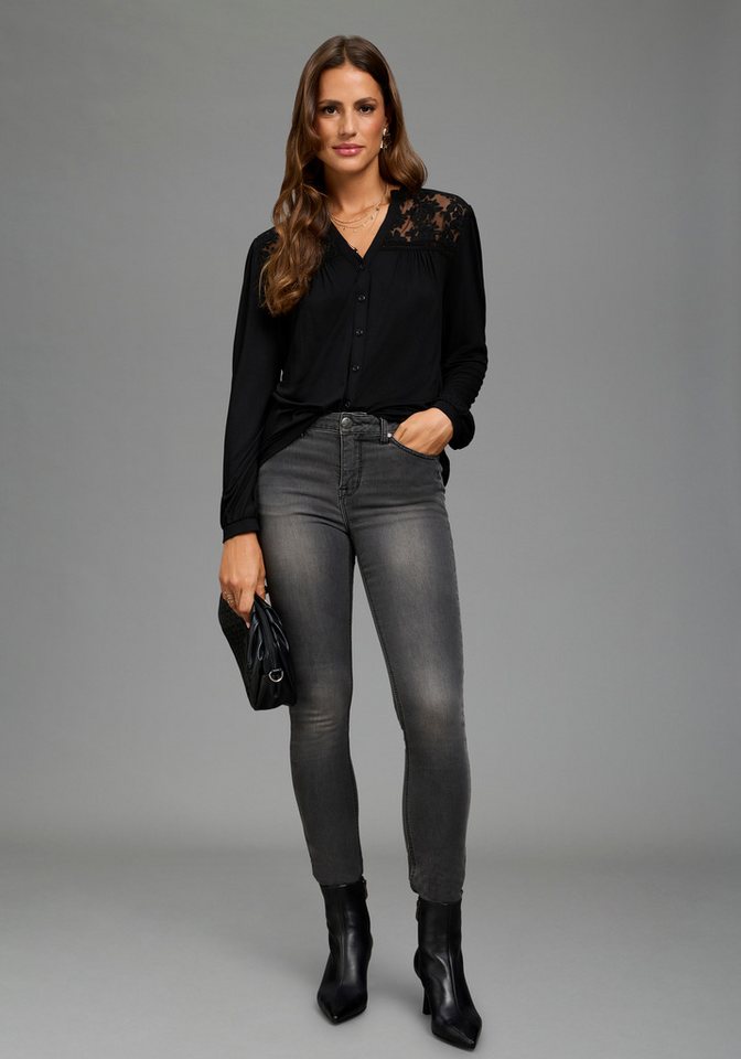 Laura Scott Spitzenshirt mit V-Ausschnitt, figurumspielende Passform – Bild 4 von 5