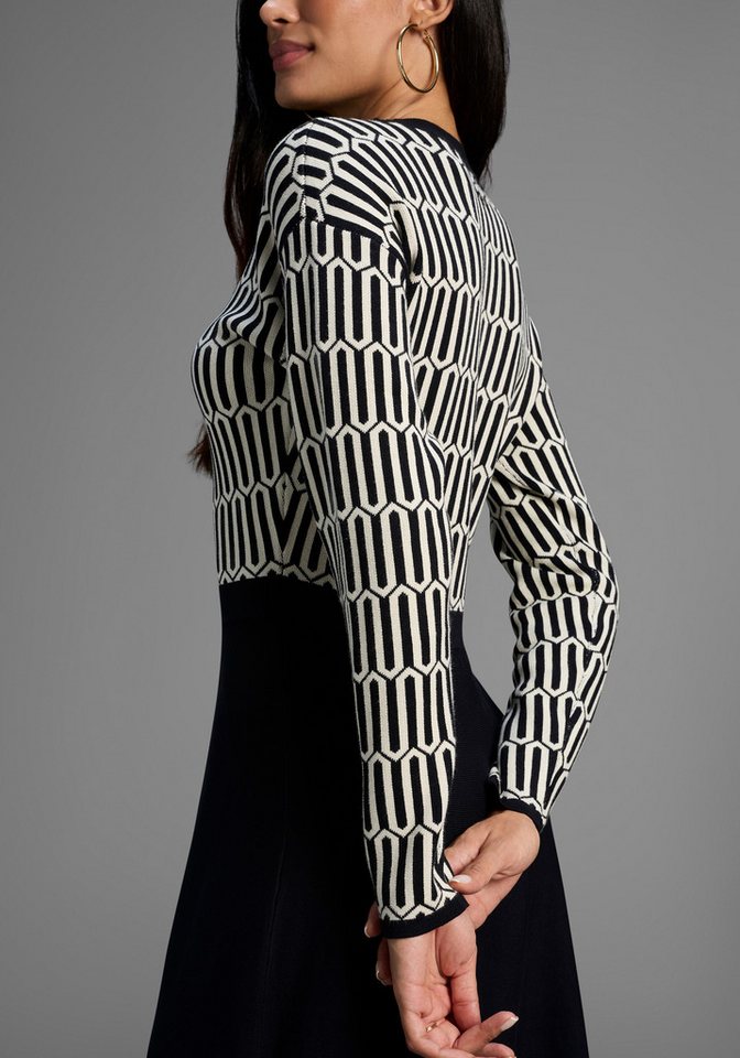 Laura Scott Strickkleid mit grafischem Strickmuster - NEUE KOLLEKTION – Bild 3 von 5