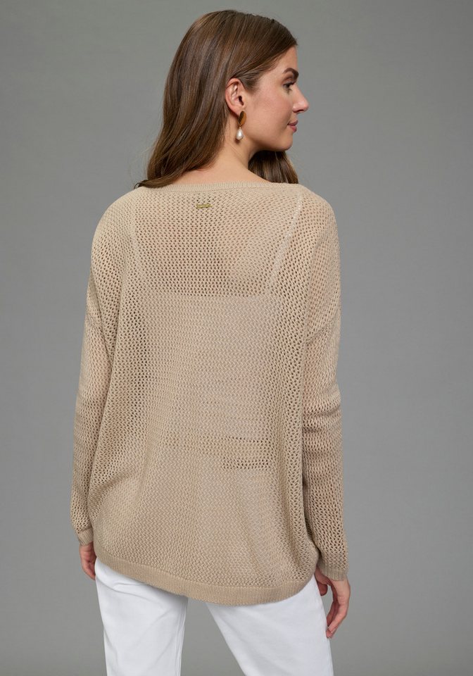 Laura Scott Strickpullover aus sommerlich leichtem Material aus modernem Lochstrick mit Sternmuster – Bild 2 von 5