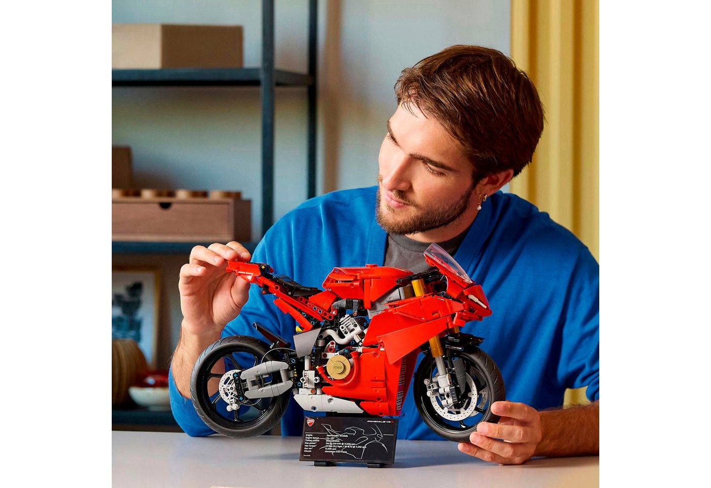 LEGO® Ducati Panigale V4 S Motorrad (42202), LEGO Technic Konstruktionsspielsteine, (1603 St), Made in Europe – Bild 2 von 5