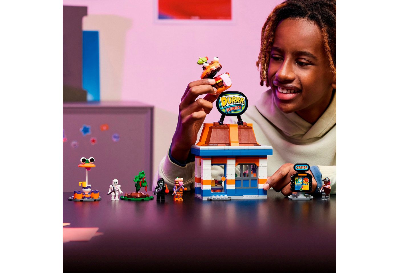 LEGO® Durrr Burger Restaurant (77076), LEGO Fortnite Konstruktionsspielsteine, (546 St), Made in Europe – Bild 2 von 5