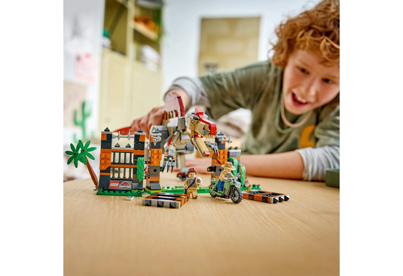 LEGO® Flucht des Spinosaurus (77982), LEGO Jurassic World Konstruktionsspielsteine, (820 St), Made in Europe – Bild 2 von 5