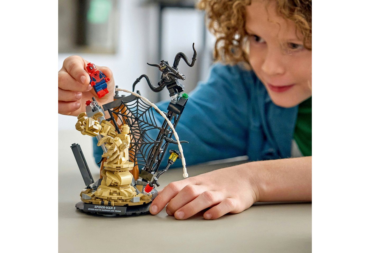 LEGO® Großer Showdown: Spider-Man vs. Sandman (76334), LEGO Super Heroes Konstruktionsspielsteine, (201 St), Made in Europe – Bild 2 von 5