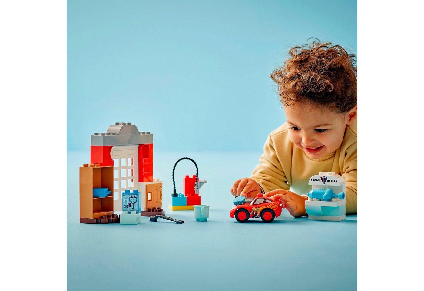 LEGO® McQueens Besuch in Docs Werkstatt (10456), LEGO DUPLO Disney Konstruktionsspielsteine, (35 St), Made in Europe – Bild 2 von 5