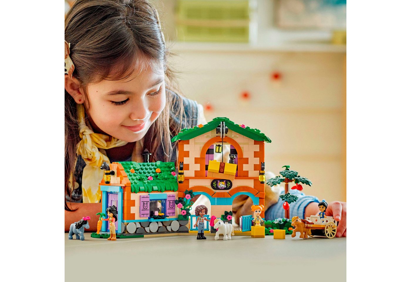 LEGO® Ponyhof & Stall (42654), LEGO Friends Konstruktionsspielsteine, (727 St), Made in Europe – Bild 2 von 5