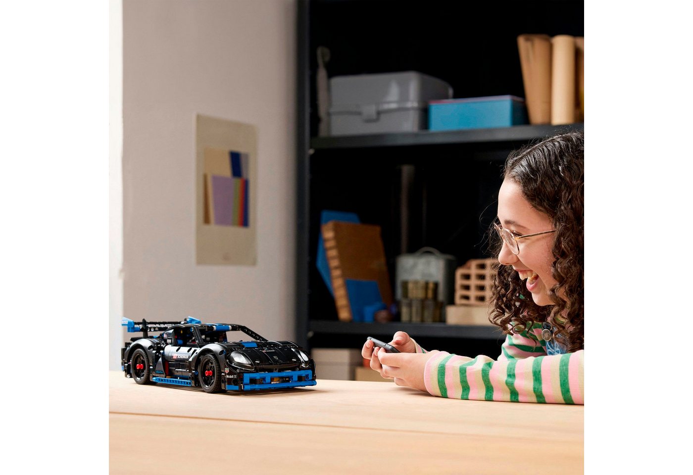 LEGO® Porsche GT4 e-Performance Rennwagen (42176), LEGO Technic Konstruktionsspielsteine, (834 St), Made in Europe – Bild 2 von 5