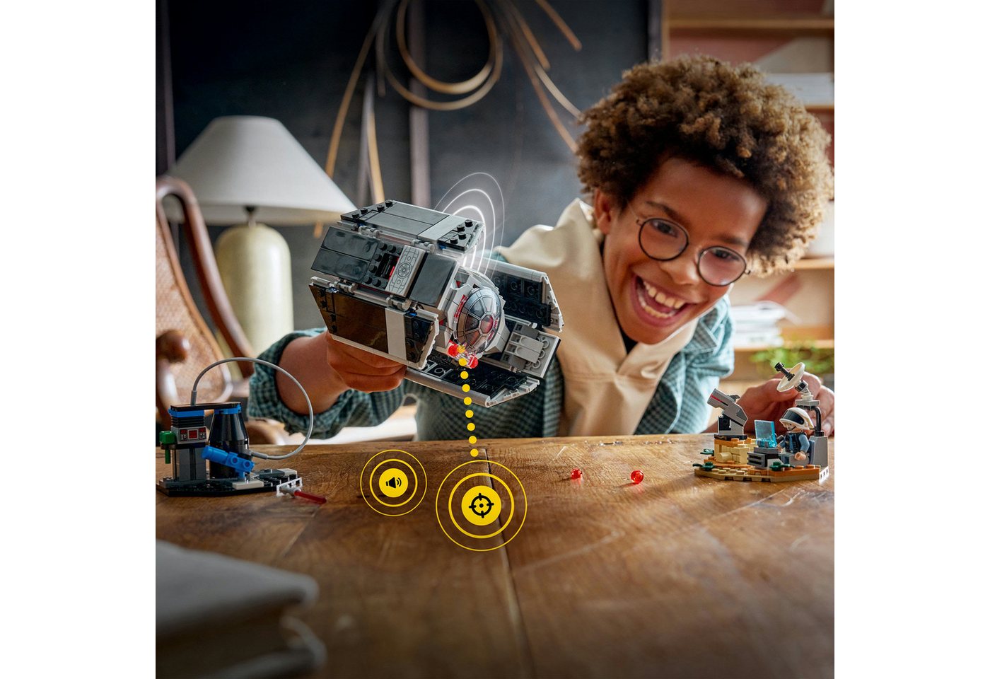 LEGO® SMART Play™ Darth Vaders TIE Fighter (75421), LEGO Star Wars™ Konstruktionsspielsteine, (473 St), inklusive SMART Brick, mit Licht- und Soundeffekten – Bild 2 von 5