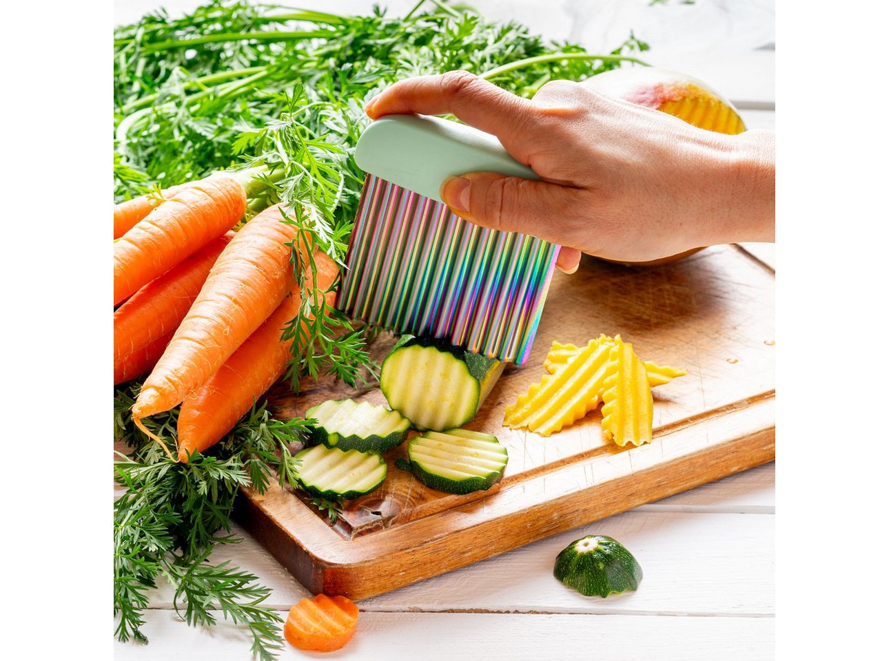 LEKKABOX Gemüse-Scheibenschneider Wellenschneider Gemüse Obst - Edelstahl Wellen-Schnitt Gemüseschneider, Schneidet Obst und Gemüse in hübsche Wellenform – Bild 2 von 5