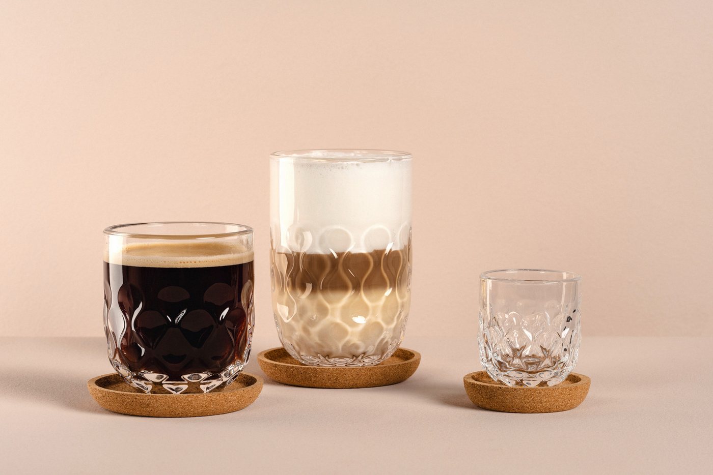 LEONARDO Latte-Macchiato-Glas GOCCE, 380 ml, 6er-Set, 6-tlg., Glas, 2. Variante, mit Tropfenrelief – Bild 3 von 5