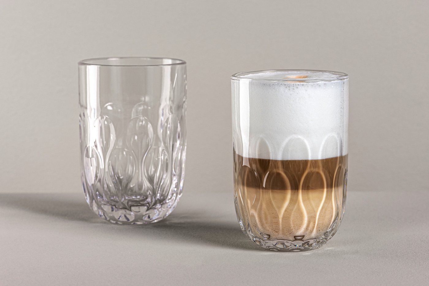 LEONARDO Latte-Macchiato-Glas GOCCE, 380 ml, 6er-Set, 6-tlg., Glas, 3. Variante, mit Tropfenrelief – Bild 3 von 5