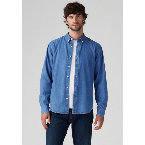 Levi's® Langarmhemd AUTHENTIC BUTTON DOWN mit Ton-in-Ton Logostickerei auf der Brust