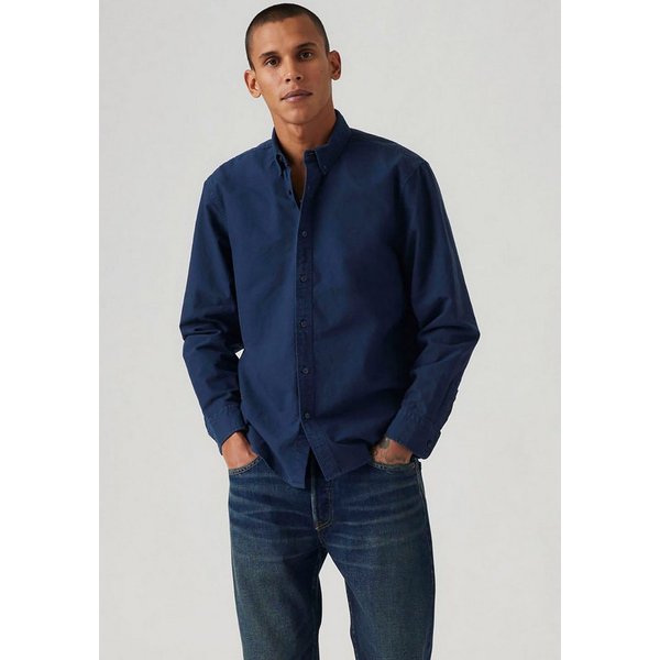 Levi's® Langarmhemd AUTHENTIC BUTTON DOWN mit Ton-in-Ton Logostickerei auf der Brust