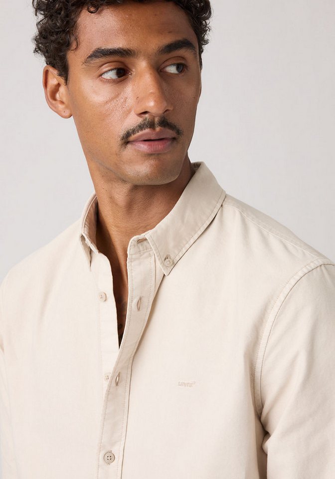 Levi's® Langarmhemd AUTHENTIC BUTTON DOWN mit Ton-in-Ton Logostickerei auf der Brust – Bild 4 von 5