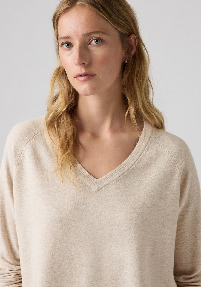 Levi's® V-Ausschnitt-Pullover SUPER SOFT VNECK PULLOVER im Bund beidseitig mit kurzem Schlitz – Bild 4 von 5
