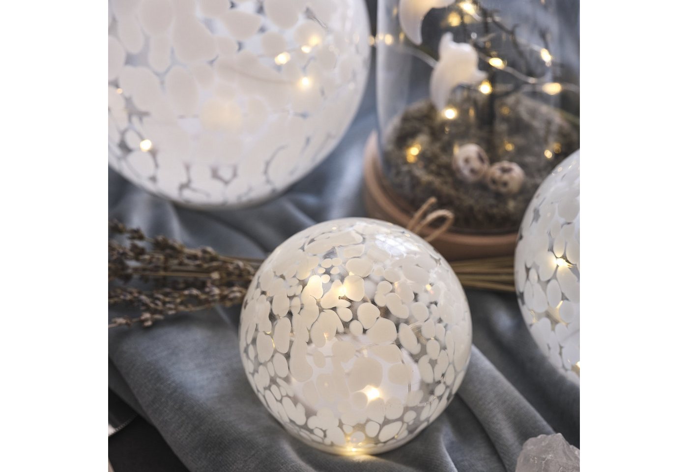 Lights4fun LED Dekolicht 12,5cm LED-Glaskugel mit Timer in Konfetti-Glas – Bild 3 von 5