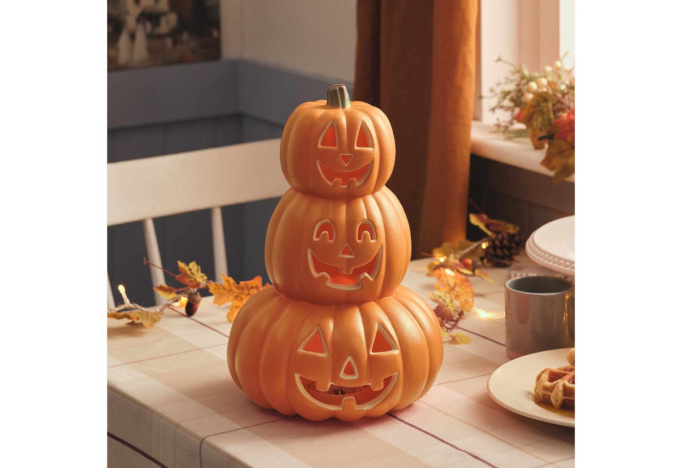 Lights4fun LED Dekolicht 34cm Gestapelte Halloween LED-Kürbisdeko mit Timer für innen – Bild 2 von 2