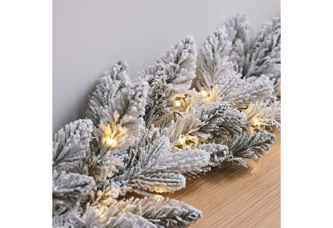 Lights4fun LED-Girlande 1,5m Weihnachtsgirlande mit Schnee beleuchtet – Bild 3 von 4