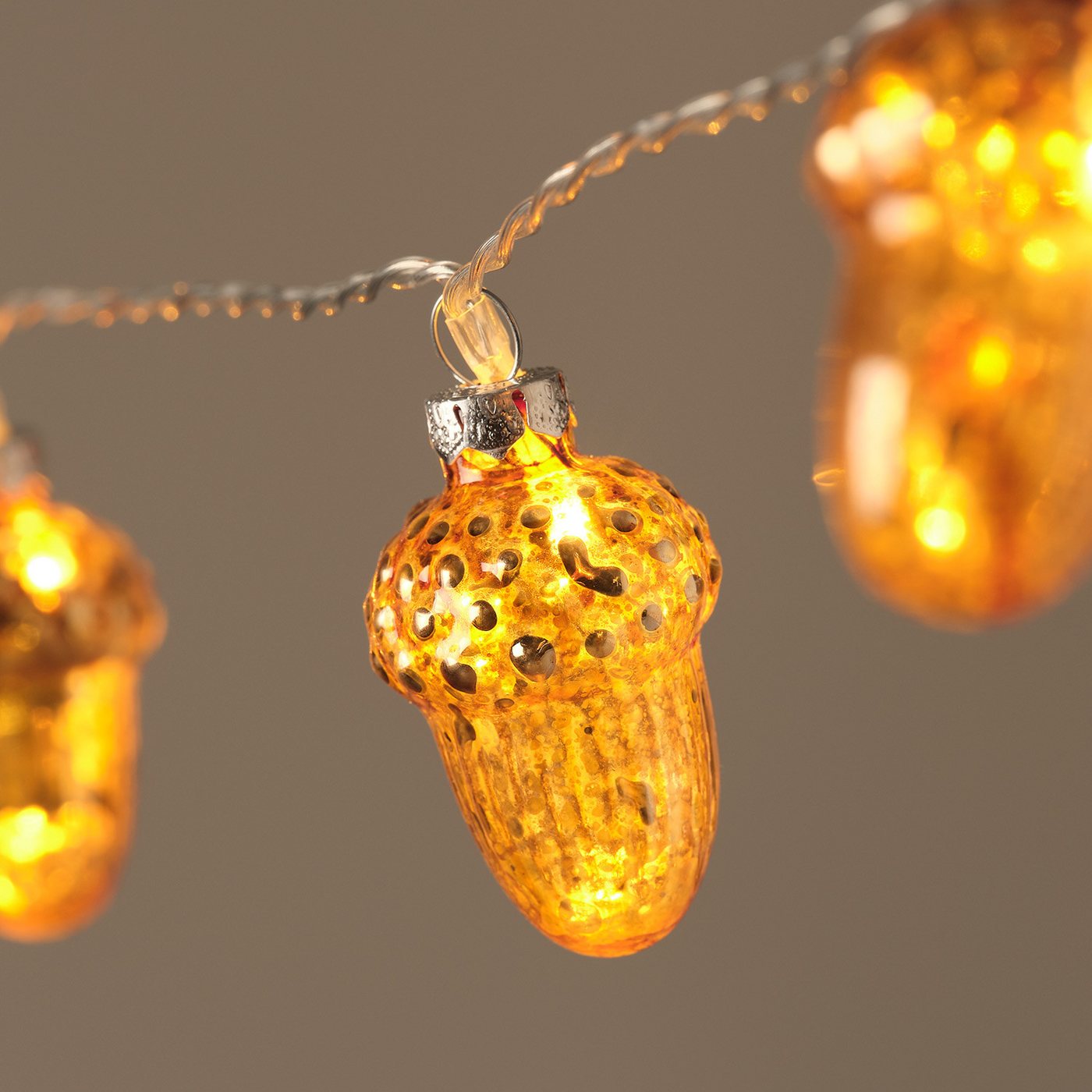Lights4fun LED-Lichterkette 10er LED-Lichterkette mit Glas-Eicheln & Timer in Bernstein & Warmweiß – Bild 2 von 4