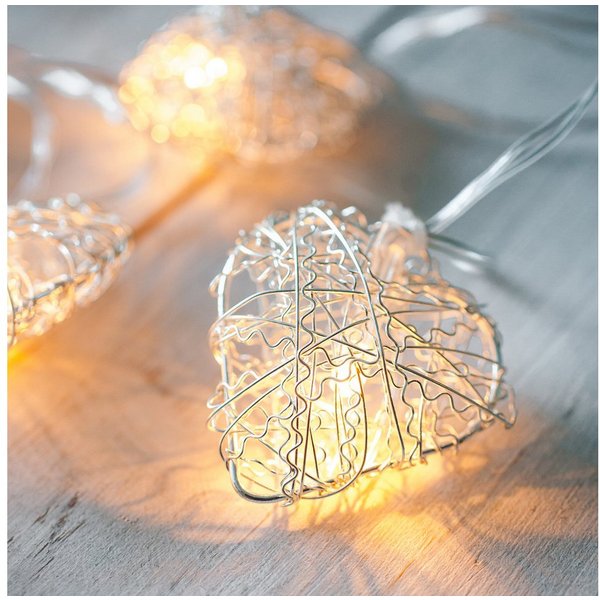 Lights4fun LED-Lichterkette 10er LED Lichterkette silberne Herzen aus Draht Batterie
