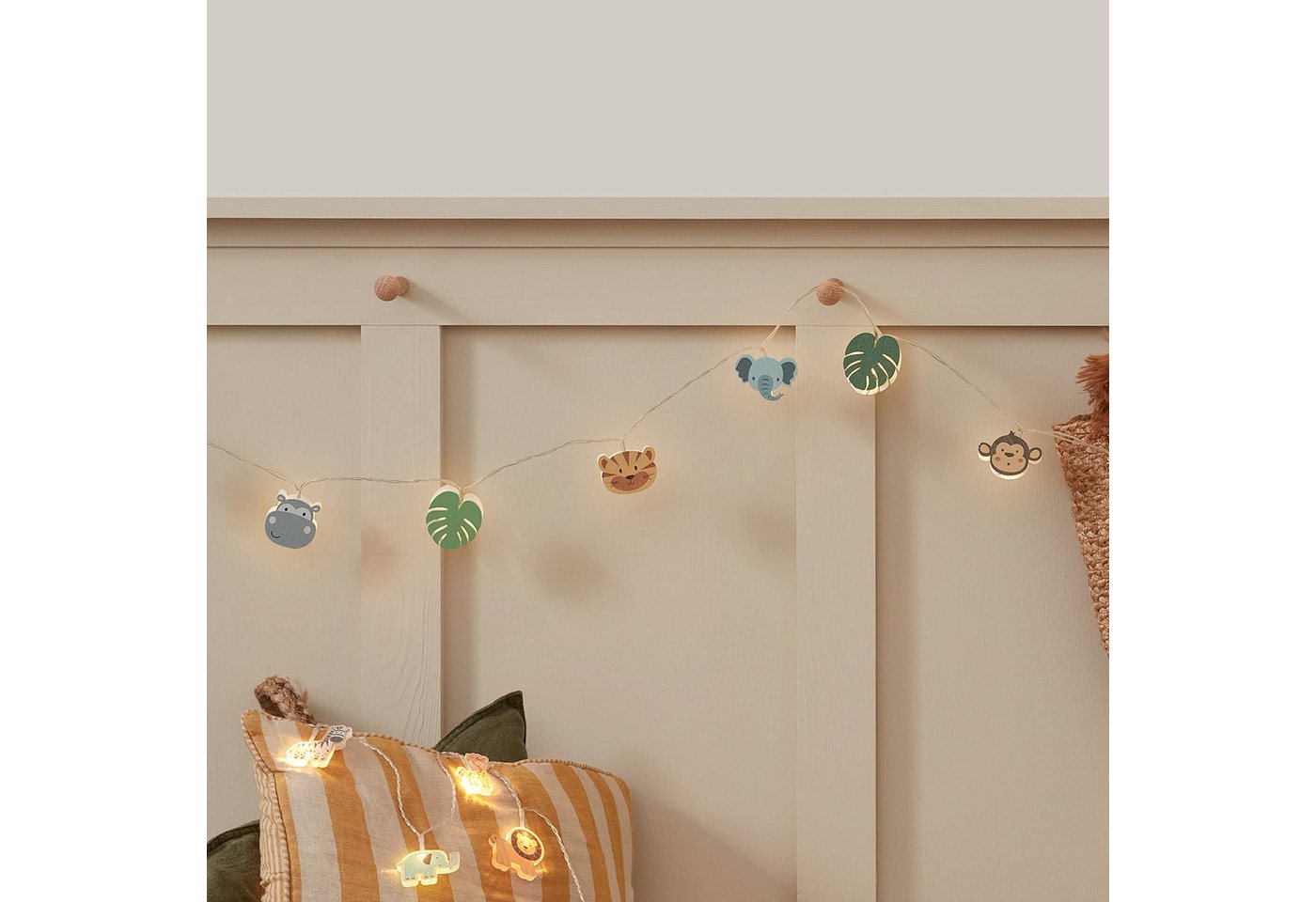 Lights4fun LED-Lichterkette 12er Safari Lichterkette Kinderzimmer aus Holz – Bild 2 von 4