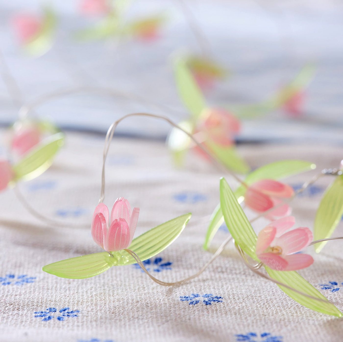 Lights4fun LED-Lichterkette 20er LED Micro Lichterkette außen pinke Rosen – Bild 4 von 5