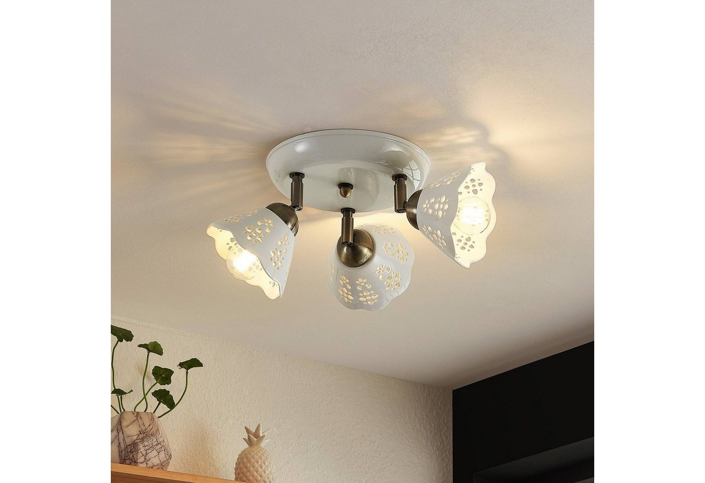 Lindby Deckenstrahler Efgenia, Keramik Weiß IP20, 3 x 25 W – Bild 3 von 5