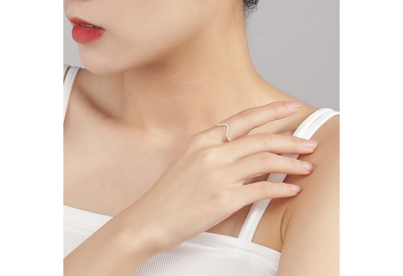 Lisandra Scott Silberring V-Form Ring aus 925 Sterlingsilber mit funkelnden Zirkonia Steinen, stilvoller V-Glanz für jeden Moment – Bild 5 von 5