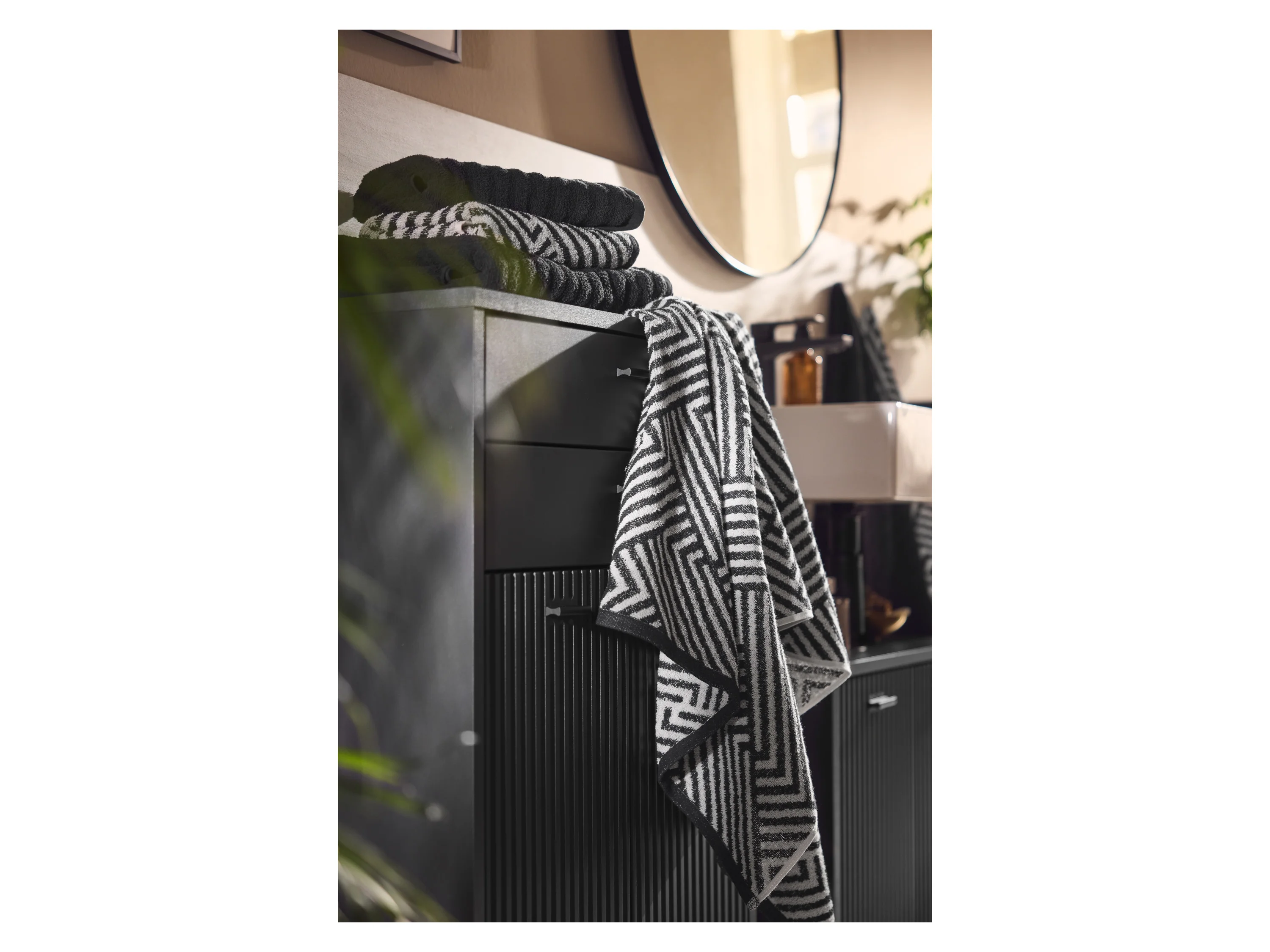 LIVARNO® Frottier-Duschtuch, 70 x 140 cm (Gemustert/schwarz) – Bild 3 von 4