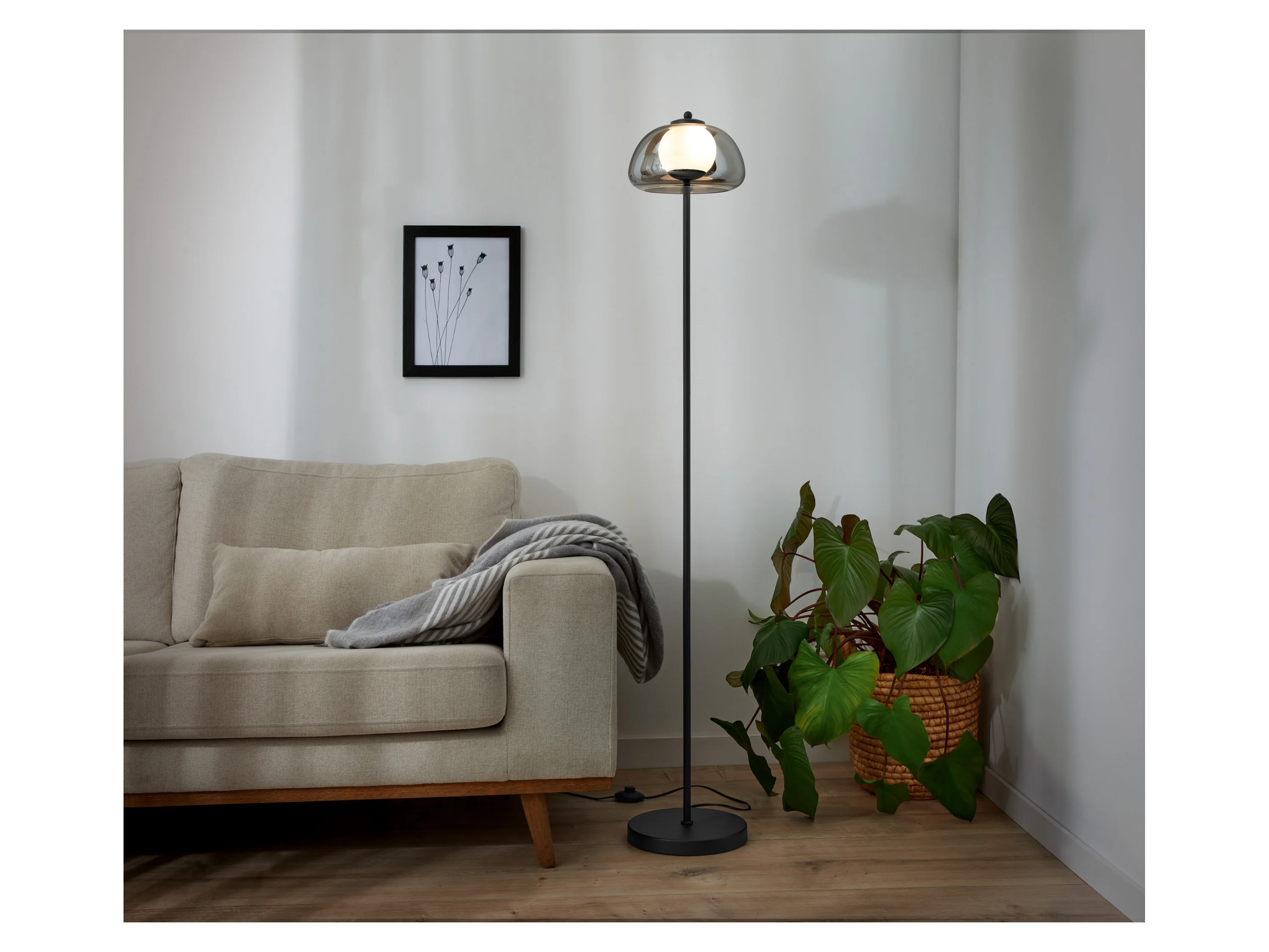 LIVARNO HOME LED-Stehleuchte, Lampenschirm aus hochwertigem Glas (Grauglas) – Bild 3 von 4