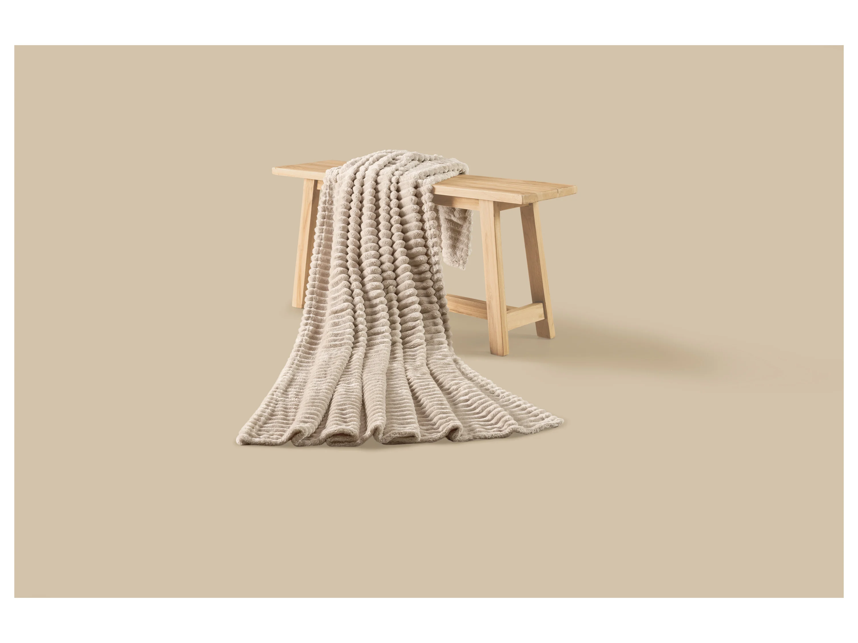LIVARNO® Kuscheldecke, 130 x 170 cm (Beige) – Bild 2 von 4