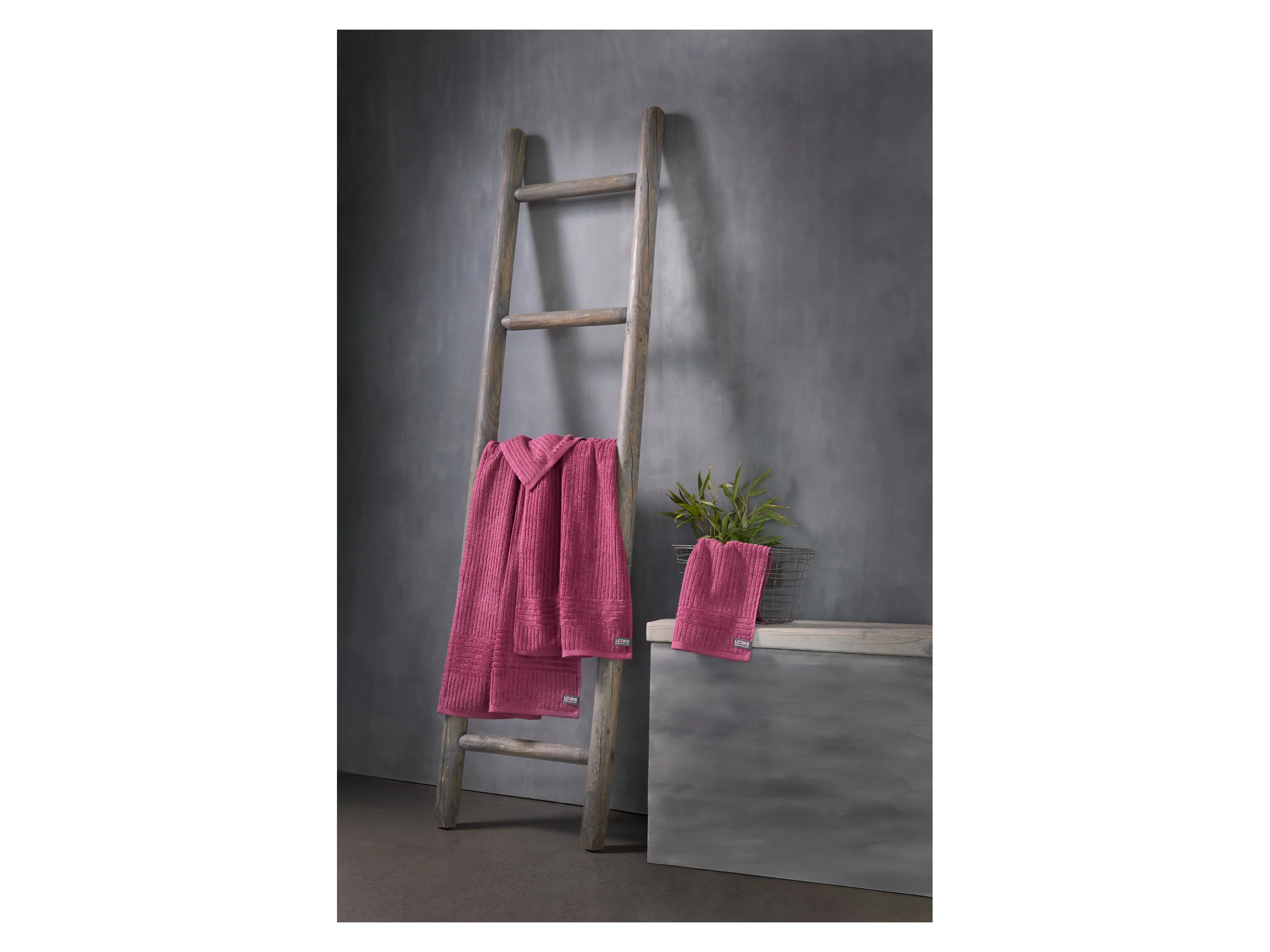 LOOKS BY WOLFGANG JOOP Duschtuch, L 140 x B 70 cm (Beere) – Bild 2 von 4