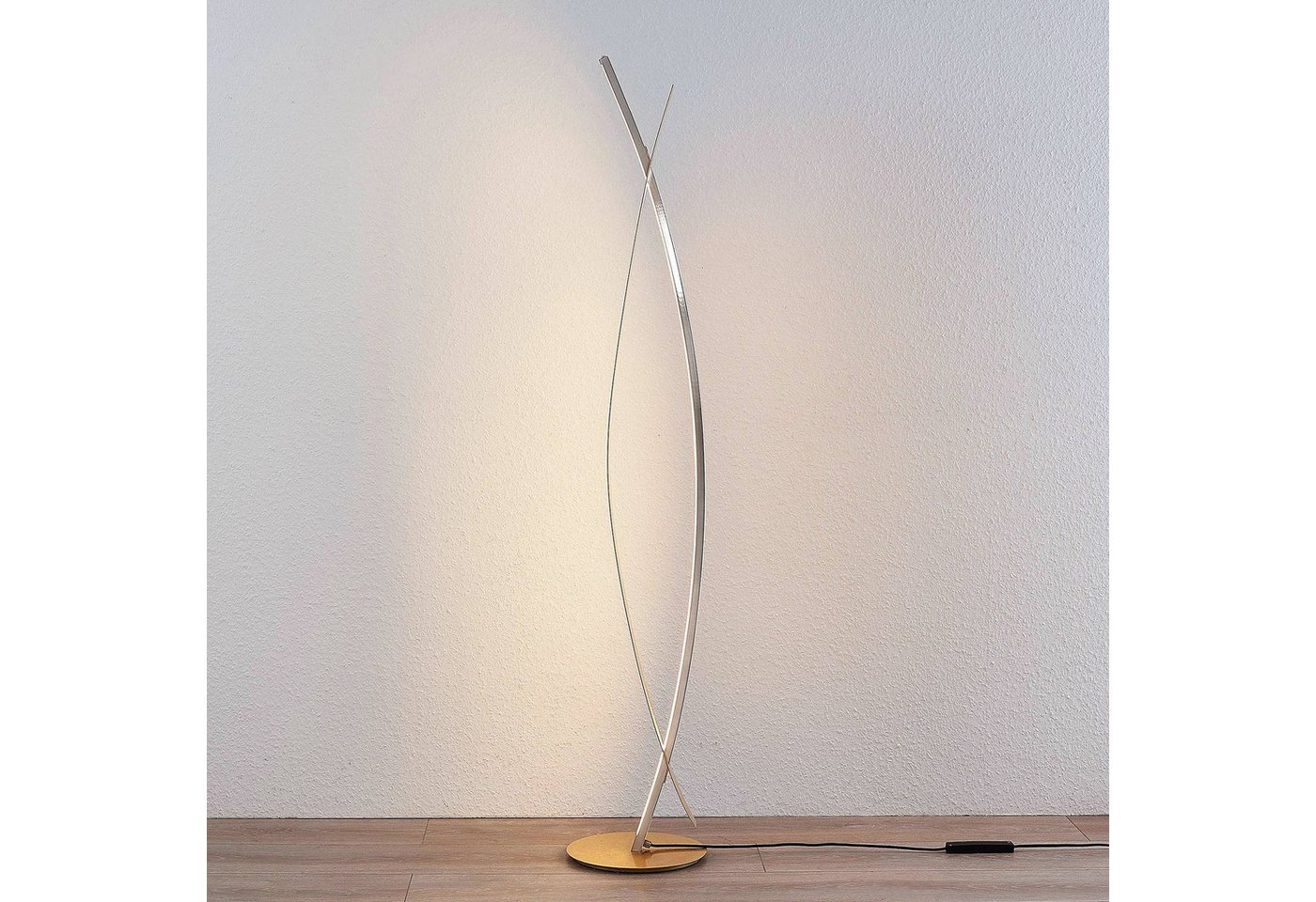 Lucande Stehlampe Marija, Enthalten, LED 24 W gesamt, warmweiß – Bild 4 von 5