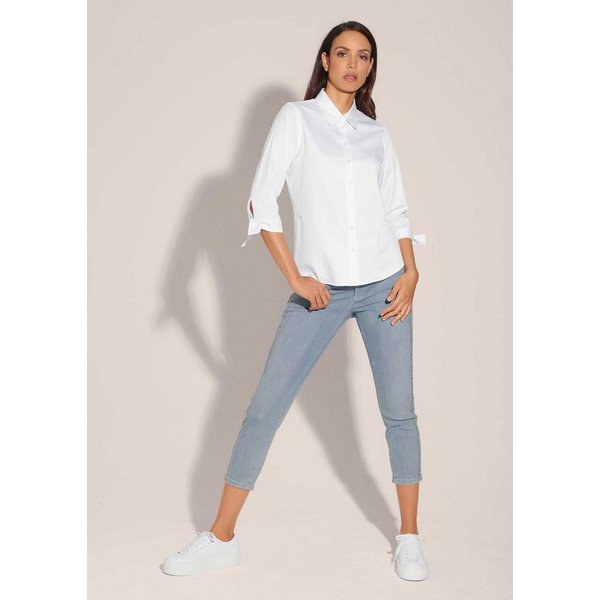 MADELEINE Hemdbluse Elegantes Blusenshirt mit Schleifenärmeln Romantische Satinbluse mit 3/4-Ärmeln, Hemdkragen und Knopfleiste