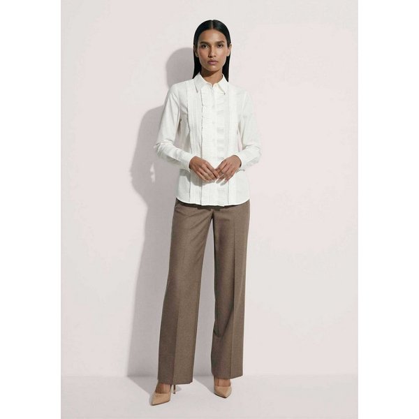 MADELEINE Hemdbluse Hemdbluse mit Biesen Feminines Modell mit Hemdkragen und Faltenbändern