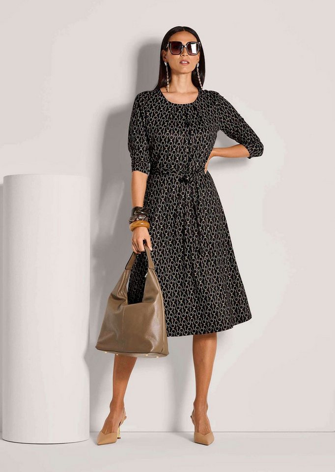 MADELEINE Midikleid Elegantes Kleid mit grafischem Muster Midikleid mit Rundhals, Taillenband und langen Ärmeln – Bild 3 von 5