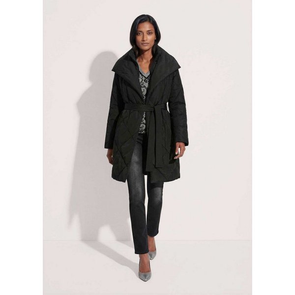 MADELEINE Steppjacke Rauten-Steppmantel mit Bindegürtel Großer Spatenkragen, verdeckte Druckknopfleiste & Eingrifftaschen