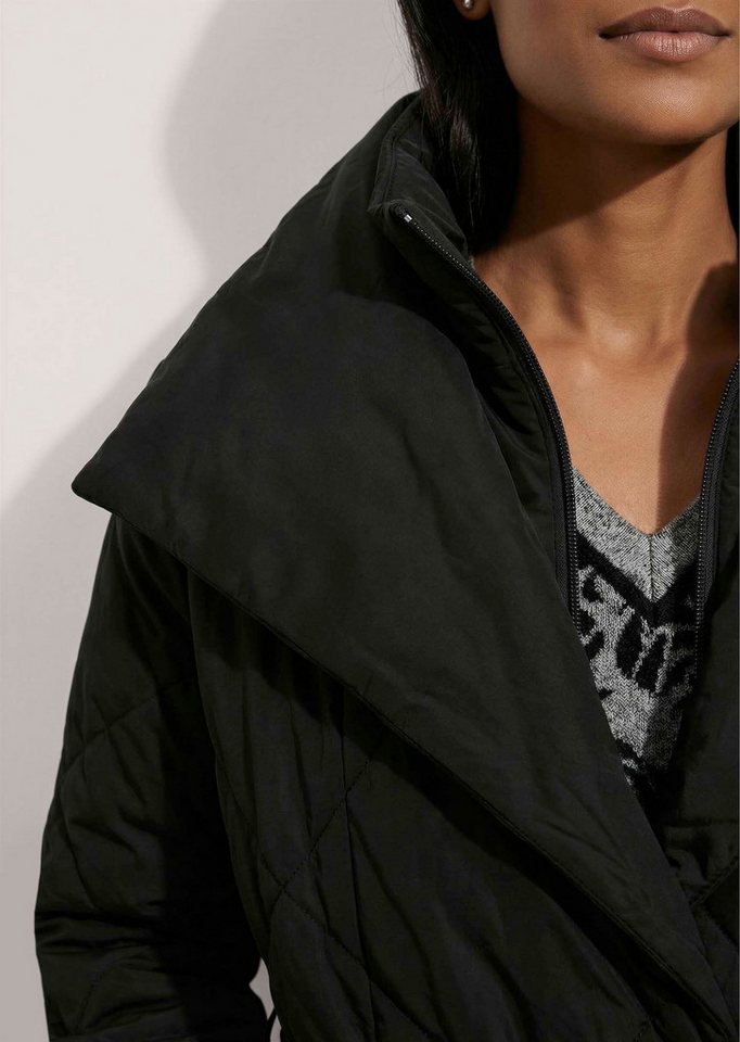 MADELEINE Steppjacke Rauten-Steppmantel mit Bindegürtel Großer Spatenkragen, verdeckte Druckknopfleiste & Eingrifftaschen – Bild 4 von 5