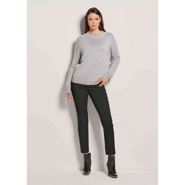 MADELEINE Strickpullover Langarm Stehkragen-Pullover Uni-Design trifft auf modernen Stehkragen ohne Verschluss