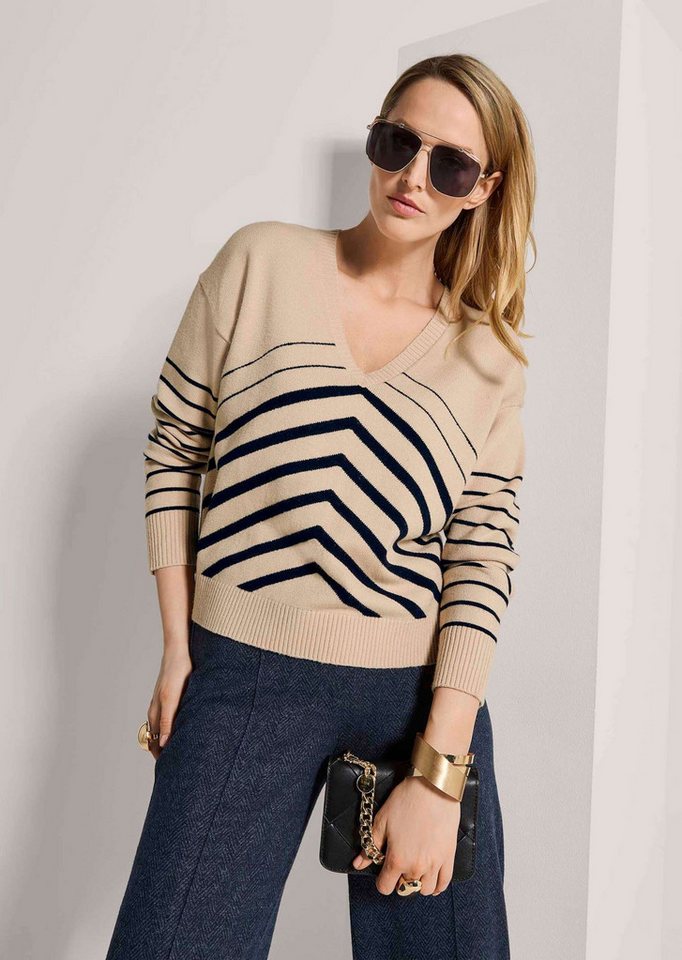 MADELEINE Strickpullover Sportiver Strickpullover mit Streifen Klassischer V-Ausschnitt, überlappende Schultern & Rippbündchen – Bild 3 von 5